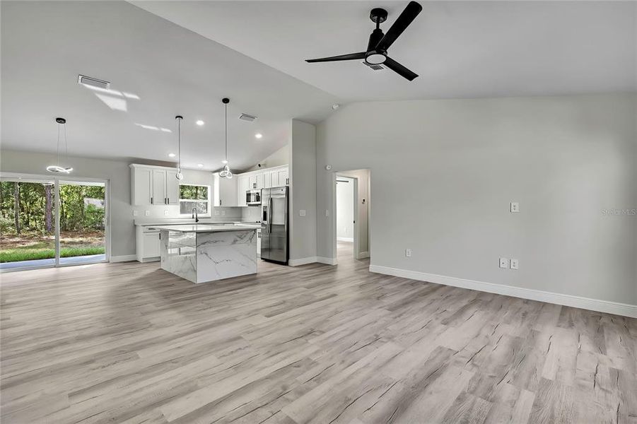 Spacious, unfurnished interior of a new home in , Citrus Springs (Image 13).
