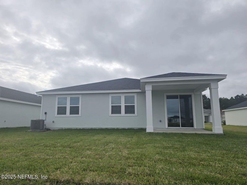 Exterior details and patio area of a home in , Green Cove Springs (Image 3).