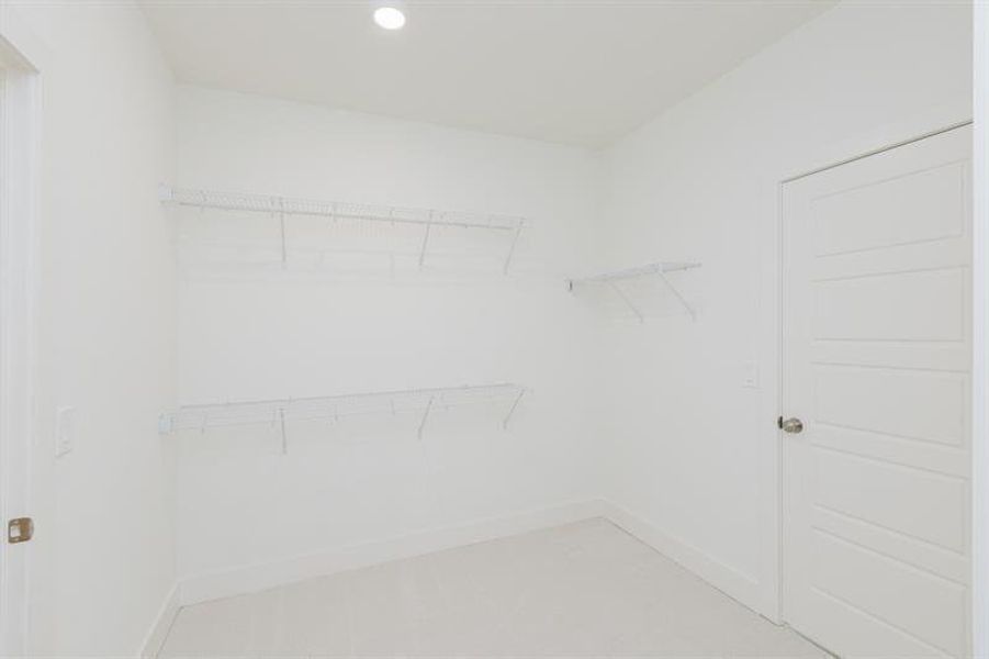 Spacious, unfurnished interior of a new home in , Gainesville (Image 37).