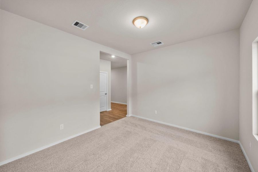Spacious, unfurnished interior of a new home in Westridge Cove, Conroe (Image 16).