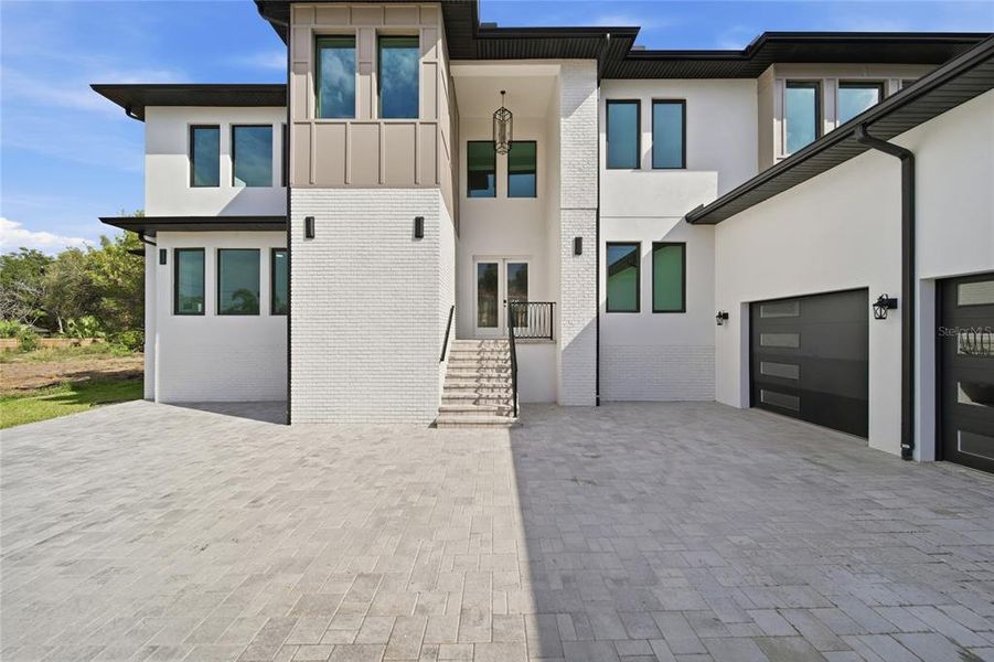 Exterior details and patio area of a home in , Tampa (Image 3).