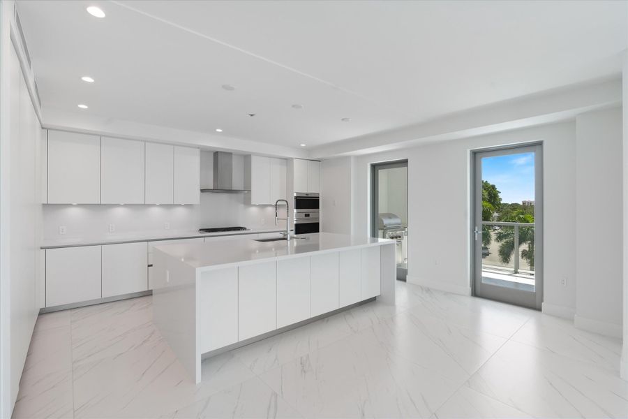 09-495 E Roayl Palm Road Boca Raton, FL-