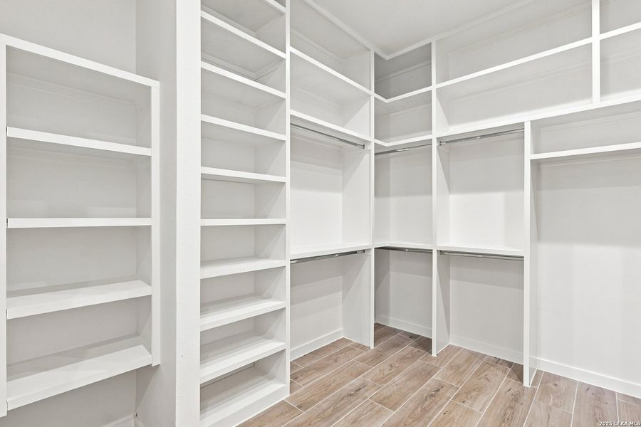 Spacious, unfurnished interior of a new home in , Selma (Image 30).
