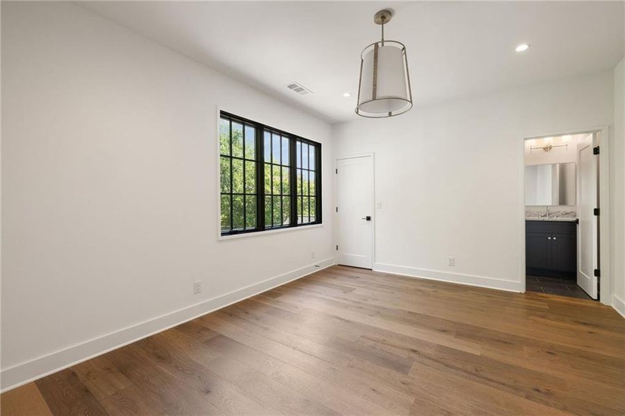 Spacious, unfurnished interior of a new home in , Atlanta (Image 20).