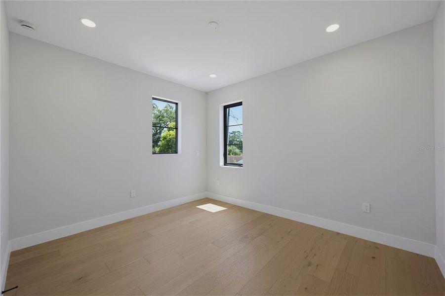 Spacious, unfurnished interior of a new home in , Winter Park (Image 20).