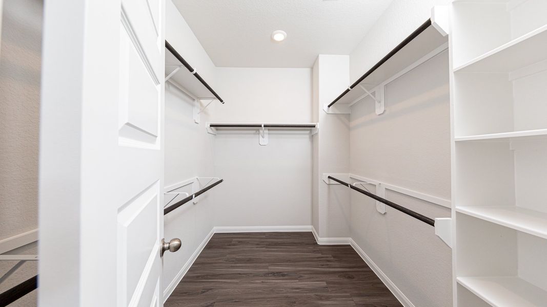 Representative furnished interior of a home built from the The Lakewood by Legend Homes in Cinco Lakes, San Antonio (Image 12).