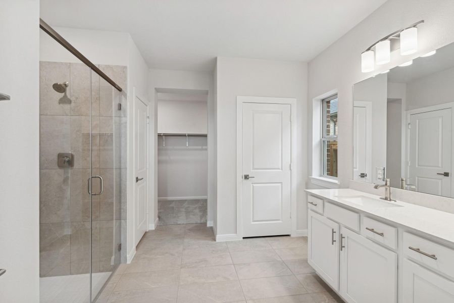 Furnished interior view inside a new home in Beacon Point at Lago Mar 50’ Homesites, Texas City (Image 10).