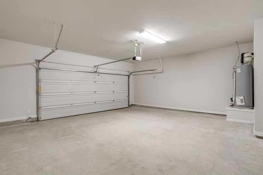 Spacious, unfurnished interior of a new home in Knight's Landing on Eden Road, Arlington (Image 18).