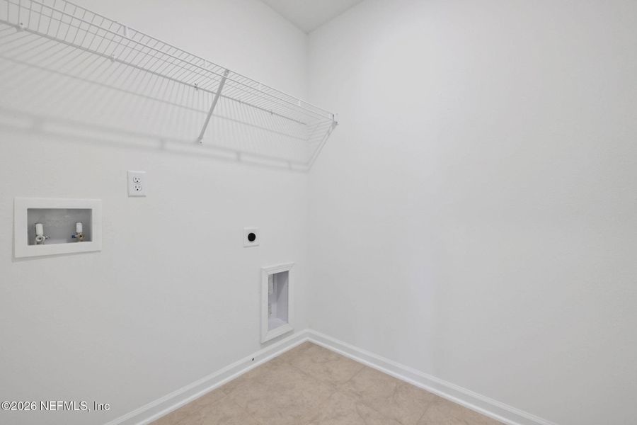 Spacious, unfurnished interior of a new home in Diamond Springs, Jacksonville (Image 30).