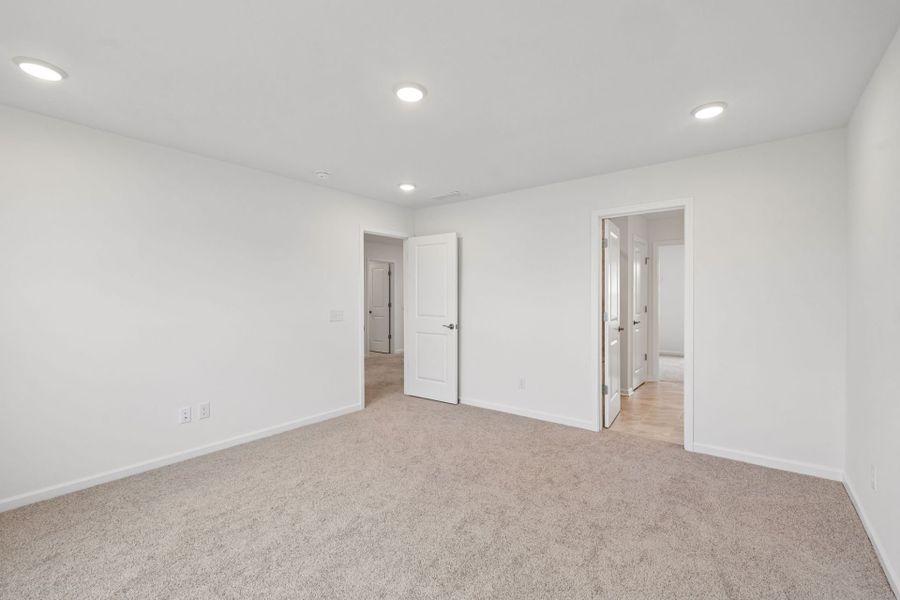 Spacious, unfurnished interior of a new home in Highlands of Carter's Station, Columbia (Image 18).