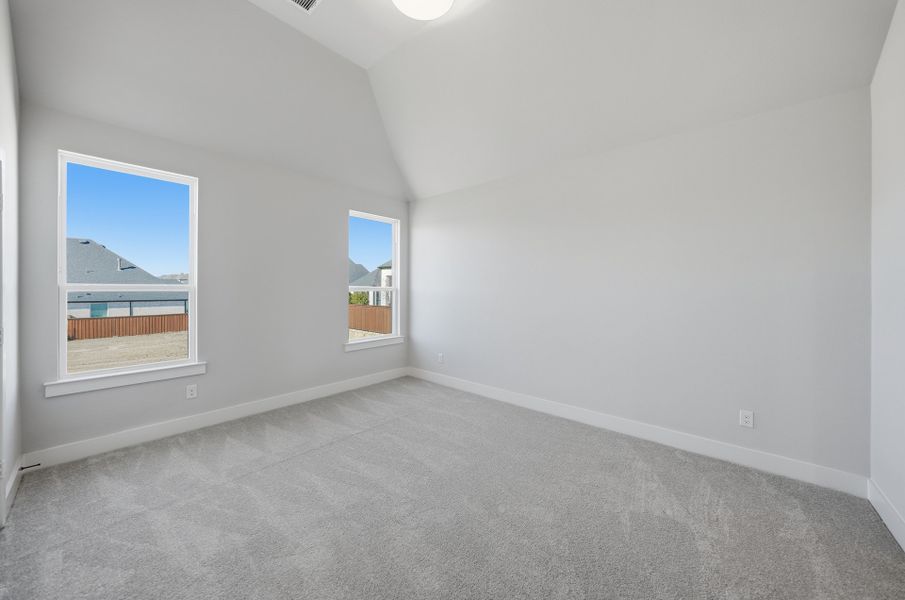 Spacious, unfurnished interior of a new home in Quail Hollow, Rockwall (Image 41).