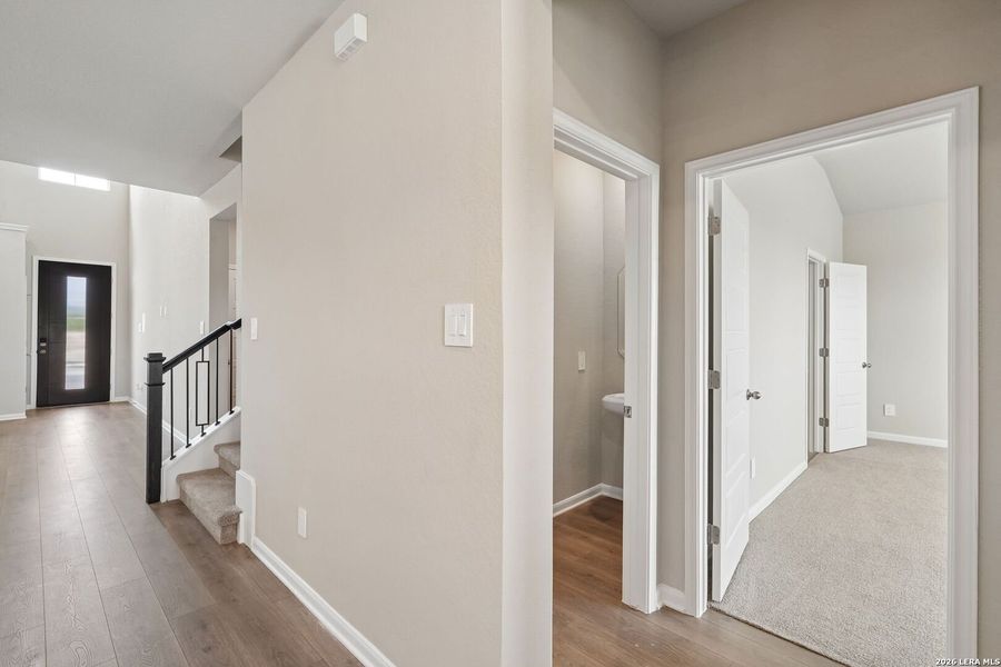 Spacious, unfurnished interior of a new home in Thomas Pond, San Antonio (Image 21).