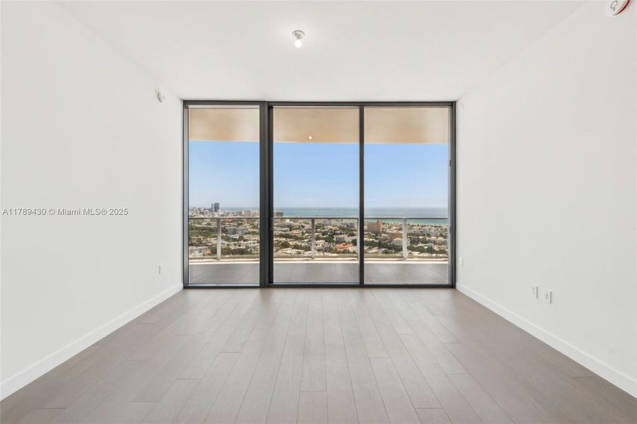 Spacious, unfurnished interior of a new home in Five Park, Miami Beach (Image 15).