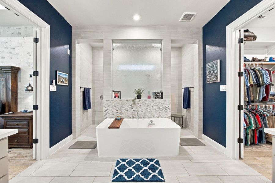 Furnished interior view inside a new home in , Tomball (Image 15).