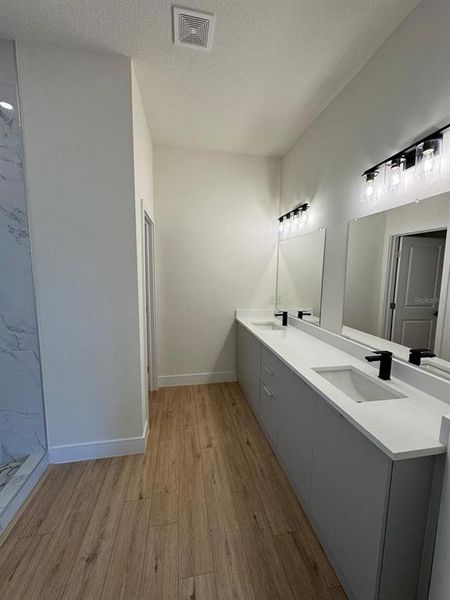 Spacious, unfurnished interior of a new home in , Port Charlotte (Image 14).