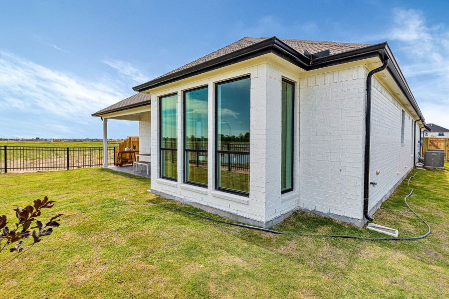Representative exterior details of a home built from the Elmaton by Pulte Homes in Valencia, Manvel (Image 3). Representative exterior details of a home built from the Elmaton by Pulte Homes in Valencia, Manvel (Image 3).