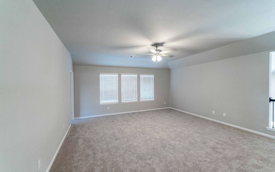 Spacious, unfurnished interior of a new home in Mulberry Farms, Santa Fe (Image 15).