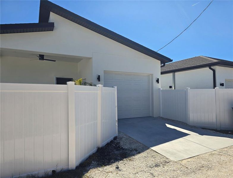Exterior details and patio area of a home in , St. Petersburg (Image 28).