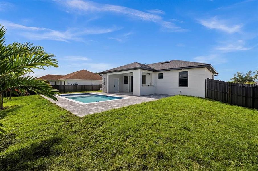 Exterior details and patio area of a home in , Cape Coral (Image 25).