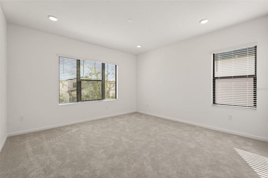 Spacious, unfurnished interior of a new home in , Orlando (Image 38).