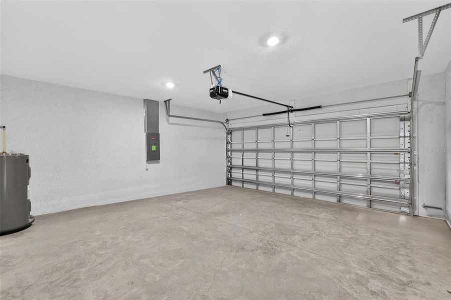 Spacious, unfurnished interior of a new home in , Port Charlotte (Image 38).
