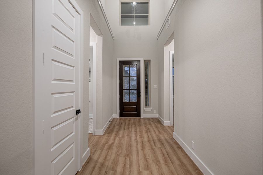 Spacious, unfurnished interior of a new home in The Reserve at Potranco Oaks, Castroville (Image 19).