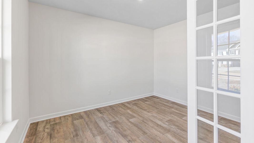 Spacious, unfurnished interior of a new home in Quail Haven, Winston-Salem (Image 12).