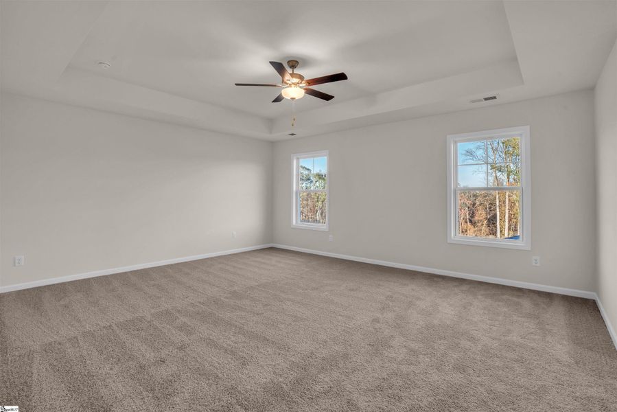 Spacious, unfurnished interior of a new home in Lynbrook, Boiling Springs (Image 24).