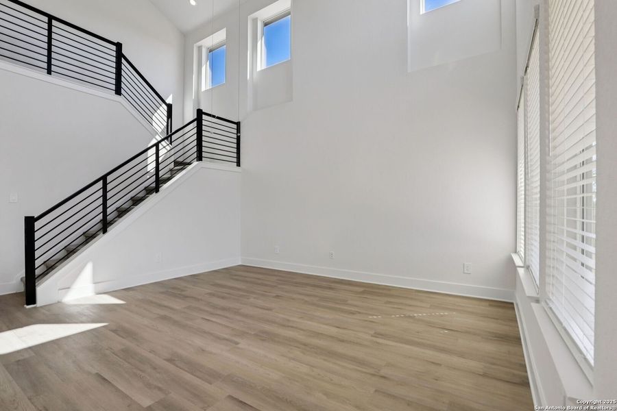 Spacious, unfurnished interior of a new home in Carmel Ranch, Schertz (Image 19).