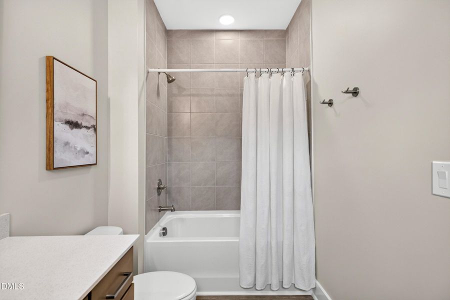 Bathroom Tub/ Shower (Model Home) Bathroom Tub/ Shower (Model Home)