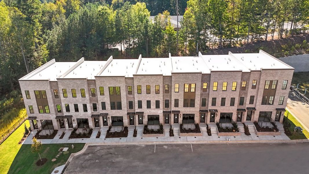 Condo located in Suwanee, GA showcasing its design and architecture (Image 24).