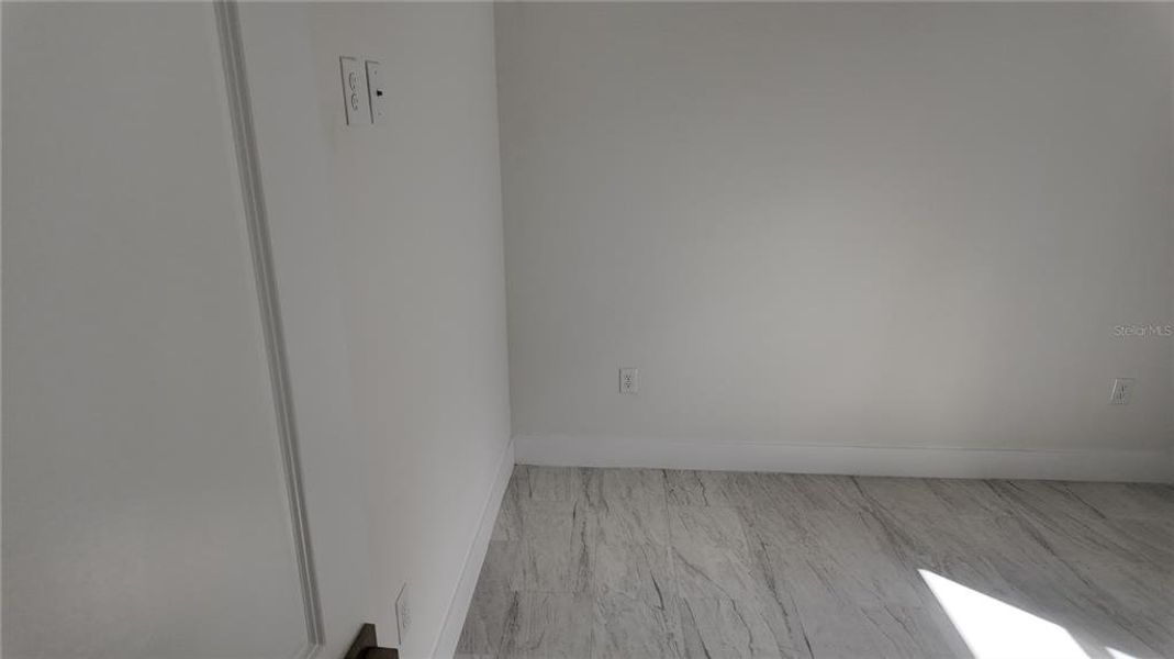 Spacious, unfurnished interior of a new home in , Dunnellon (Image 23).