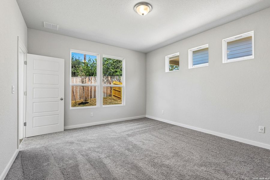 Spacious, unfurnished interior of a new home in Weston Oaks, San Antonio (Image 31).