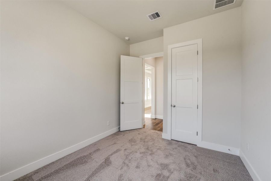 Spacious, unfurnished interior of a new home in Sunterra, Katy (Image 22).