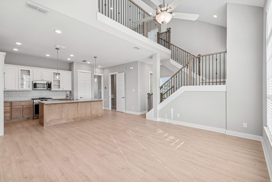 Spacious, unfurnished interior of a new home in Retreat at Oak Park, Houston (Image 31).