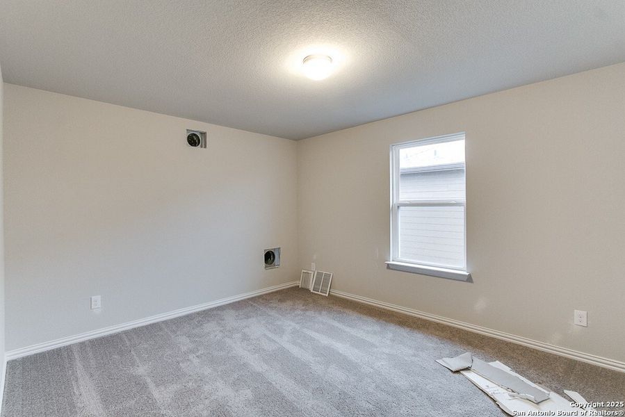 Spacious, unfurnished interior of a new home in Homestead, Schertz (Image 13).
