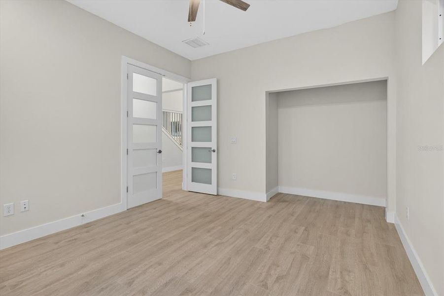 Spacious, unfurnished interior of a new home in , Tarpon Springs (Image 40).