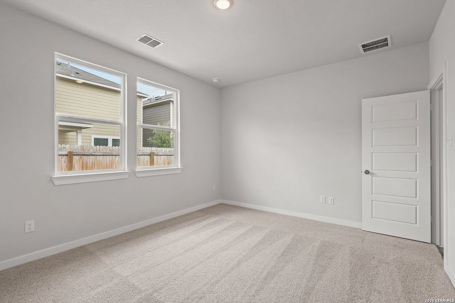 Spacious, unfurnished interior of a new home in Senna, Leon Valley (Image 21).