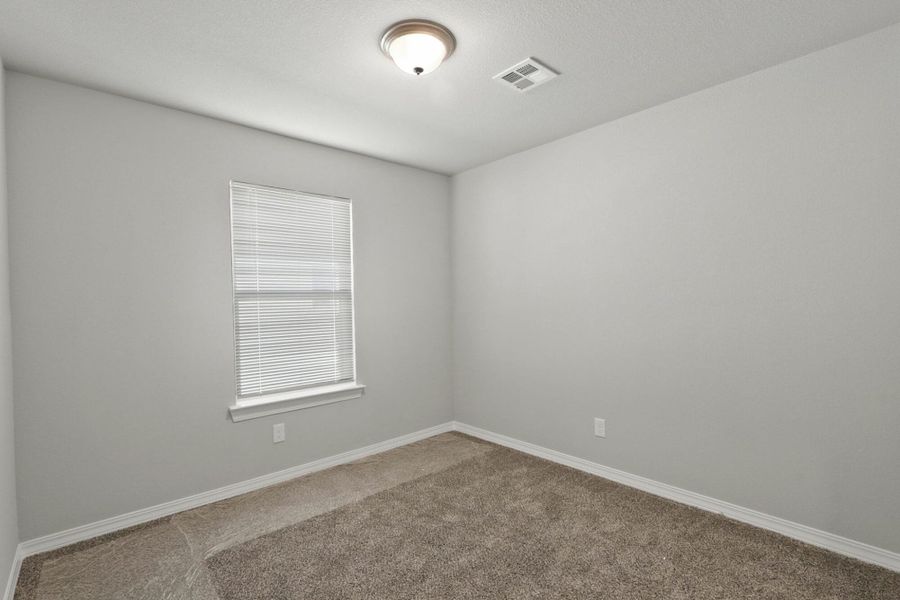 Spacious, unfurnished interior of a new home in Rancho Desierto Bello, Horizon City (Image 19).
