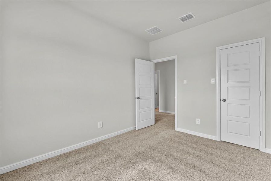 Spacious, unfurnished interior of a new home in The Canyons, Keene (Image 31).