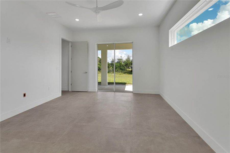 Spacious, unfurnished interior of a new home in , Deland (Image 29).