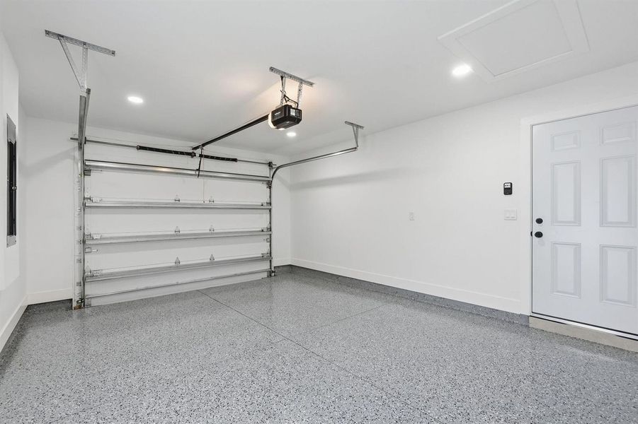 36-web-or-mls-18477_W_Sycamore_Dr_06410