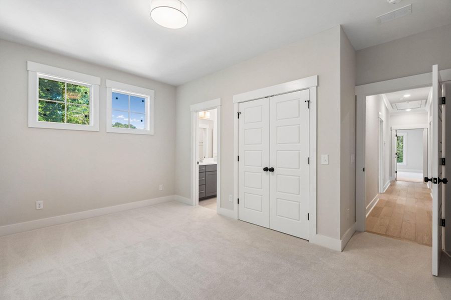 Spacious, unfurnished interior of a new home in , Charleston (Image 26).
