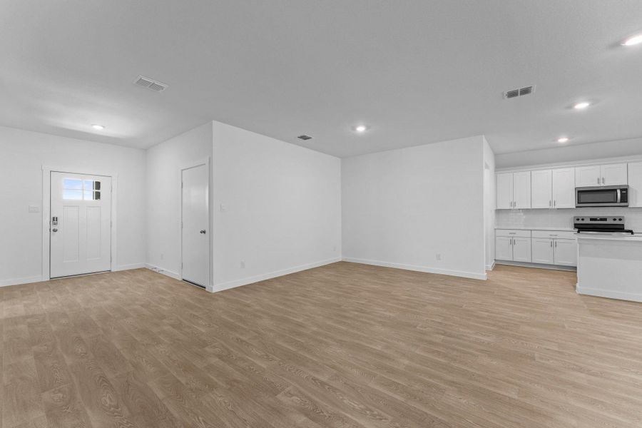 Spacious, unfurnished interior of a new home in Sonoma Oaks, Fredericksburg (Image 15). Spacious, unfurnished interior of a new home in Sonoma Oaks, Fredericksburg (Image 15).