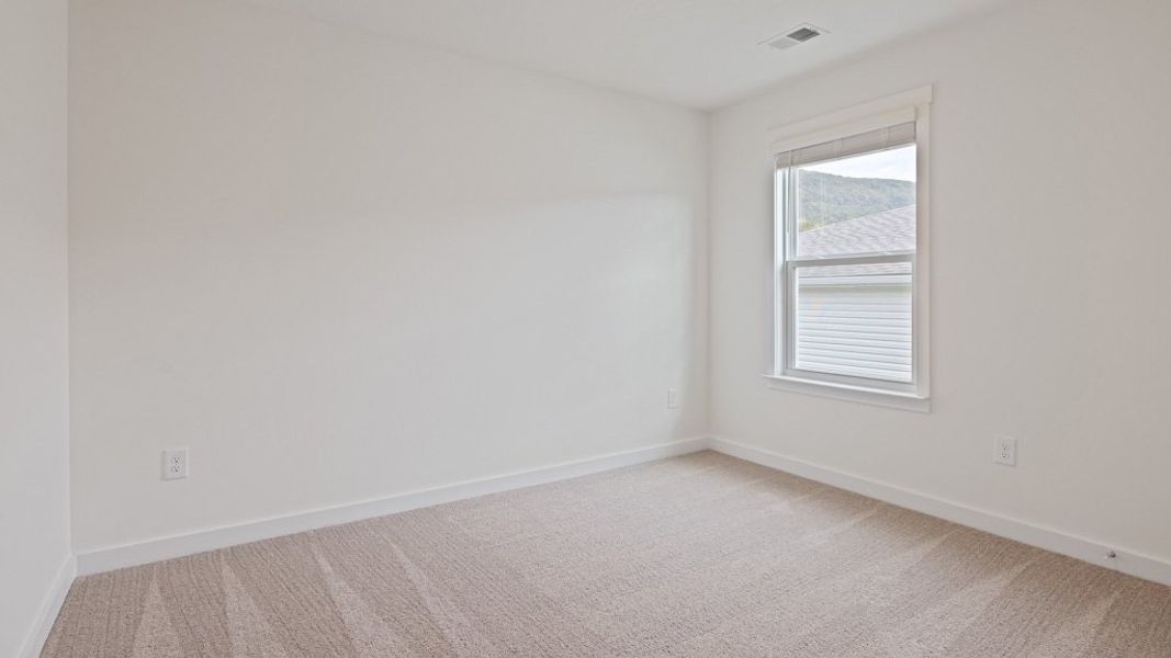 Spacious, unfurnished interior of a new home in Emory Creek, Harriman (Image 13).
