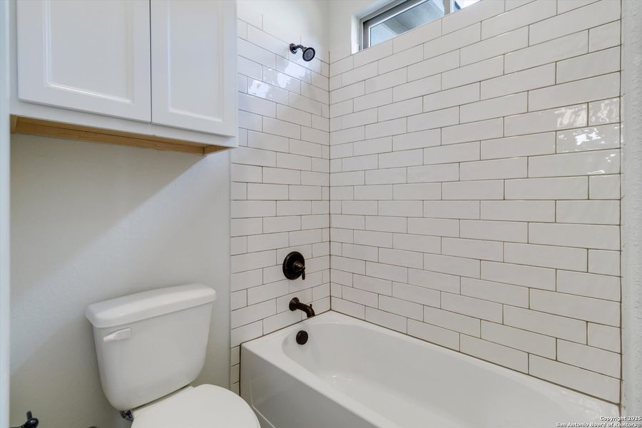 Furnished interior view inside a new home in Johnson Ranch, Bulverde (Image 7).