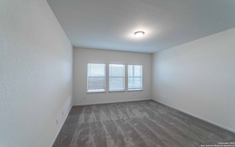 Spacious, unfurnished interior of a new home in Hunter's Ranch, San Antonio (Image 14).