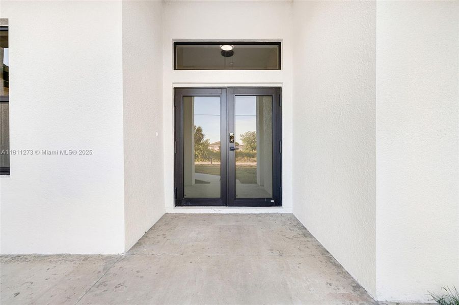 Spacious, unfurnished interior of a new home in , Lehigh Acres (Image 14).