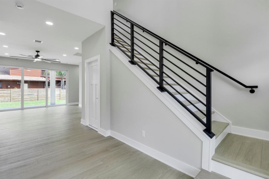 Spacious, unfurnished interior of a new home in , Jensen Beach (Image 43).