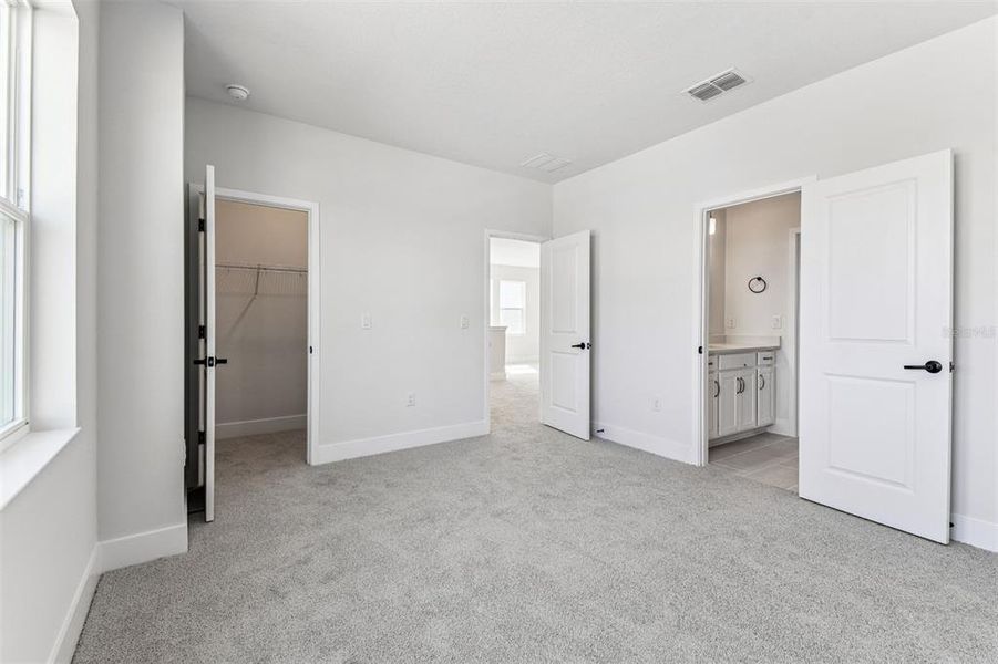 Spacious, unfurnished interior of a new home in Waterset Tradition Series, Apollo Beach (Image 35).